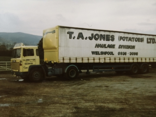 T ALun Jones Haulage Division Welshpool Potatoes Lorry